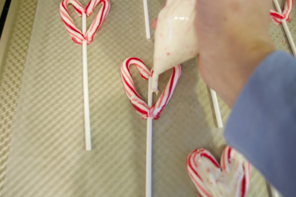 heart shaped chocolate lollipops 